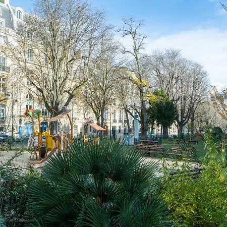 Katun - 1 à Trocadéro Paris