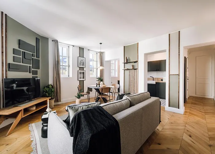 Katun - 1 à Trocadéro Paris